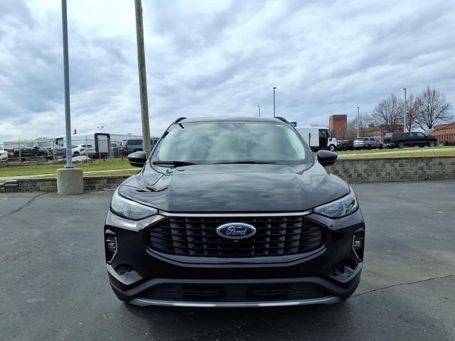 Used 2023 Ford Escape Platinum image 2