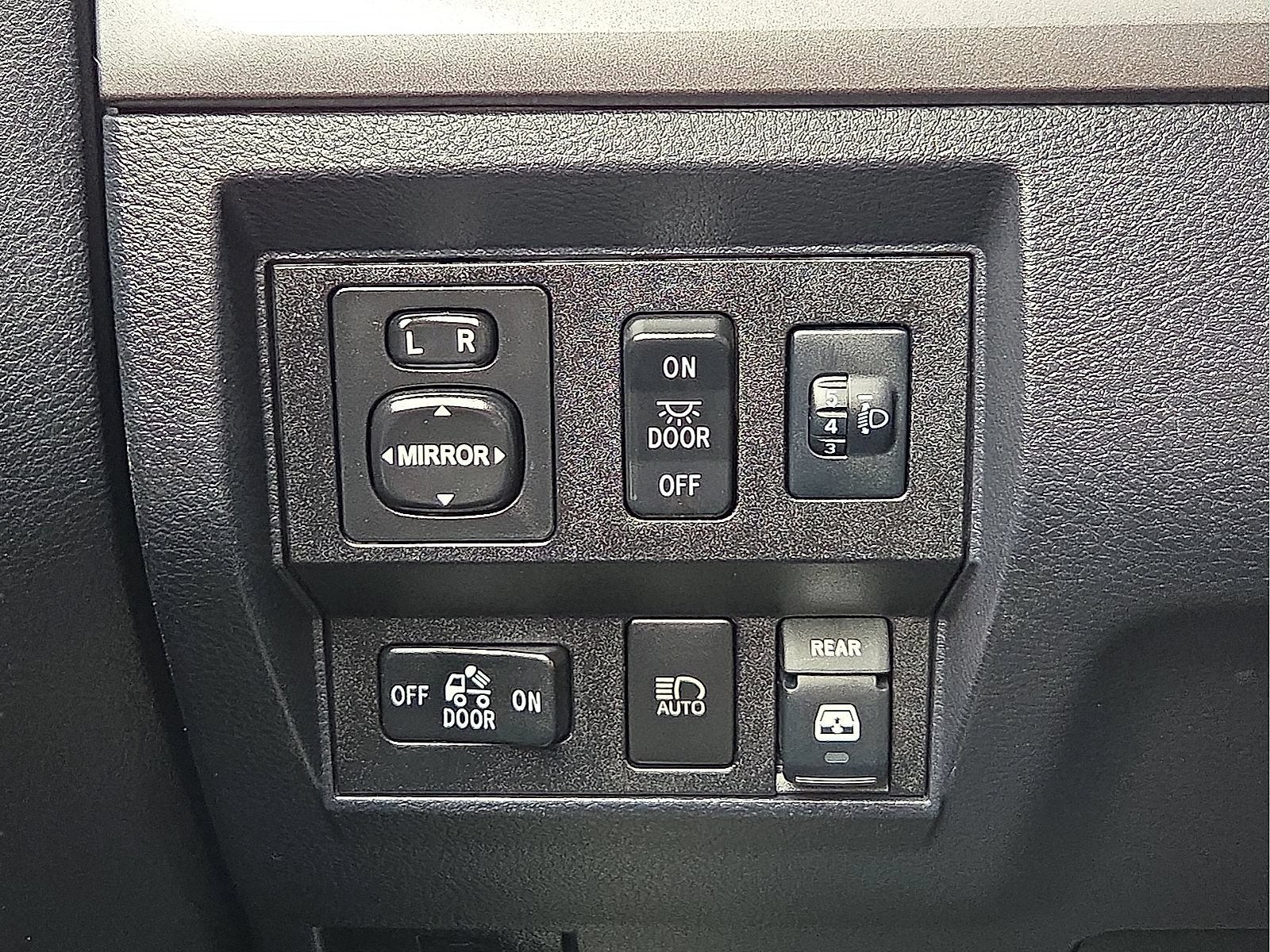 Used 2018 Toyota Tundra SR5 w/ TRD Off Road Package AWD/4WD image 19
