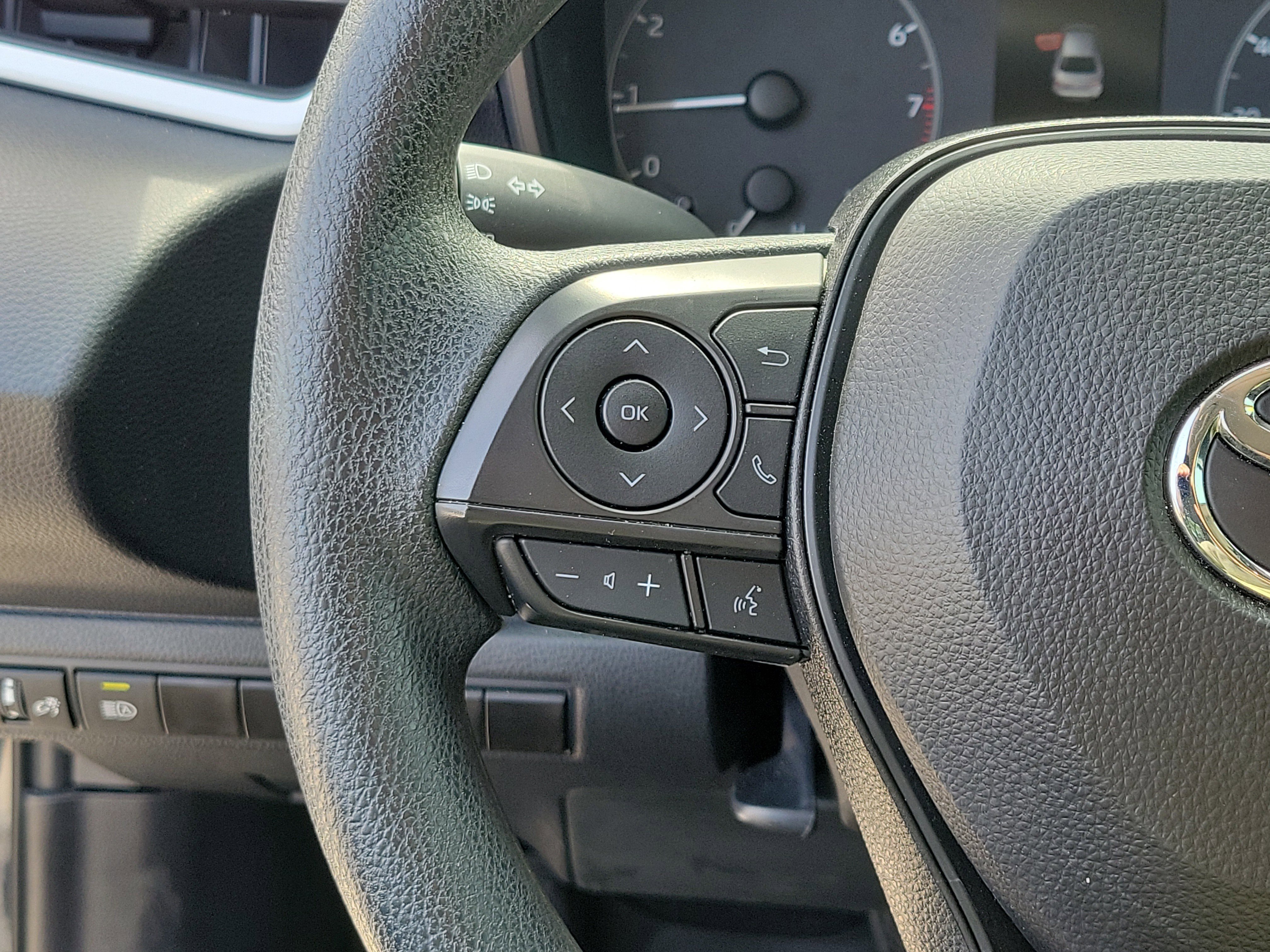 Used 2025 Toyota Corolla LE image 25