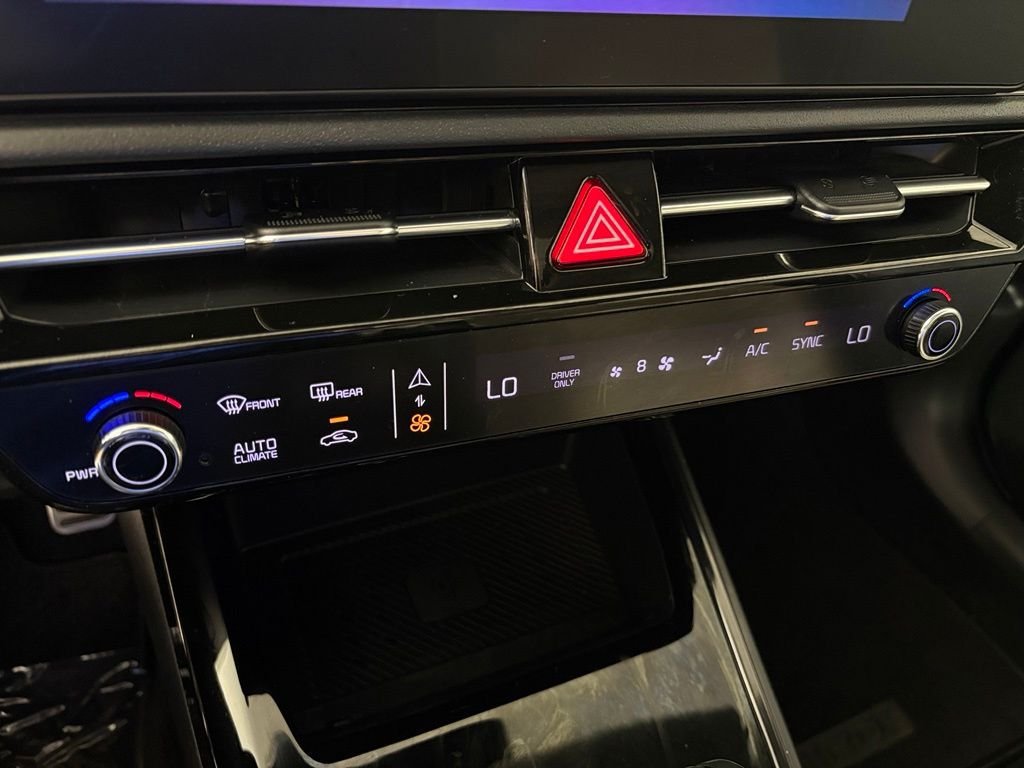 Used 2023 Kia Niro SX Touring FWD image 26