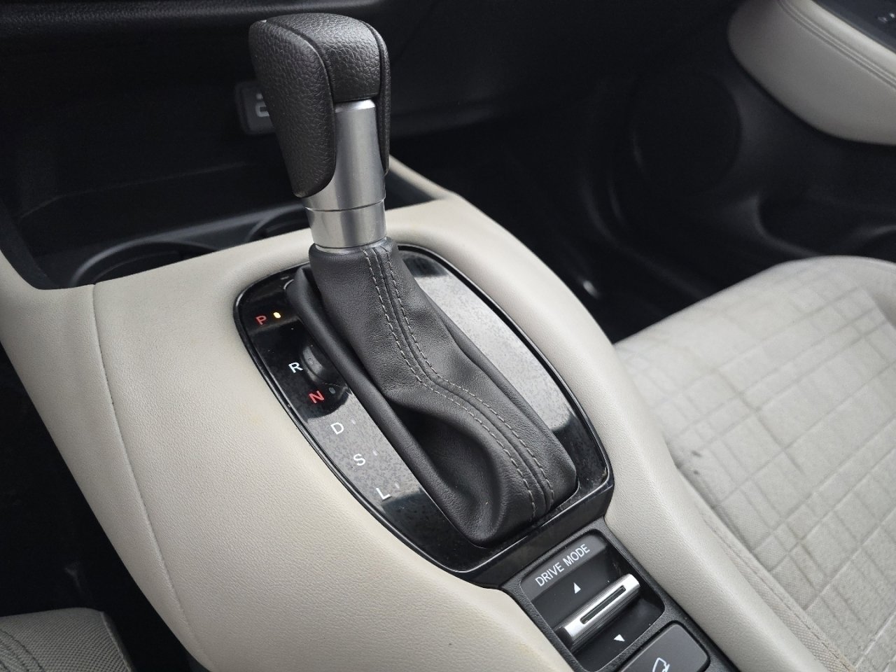 Certified 2025 Honda HR-V LX image 32