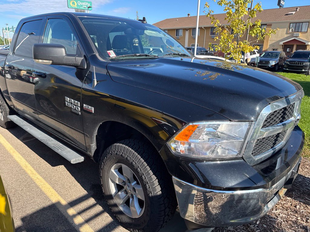 Used 2020 RAM 1500 Classic SLT w/ Luxury Group AWD/4WD image 3