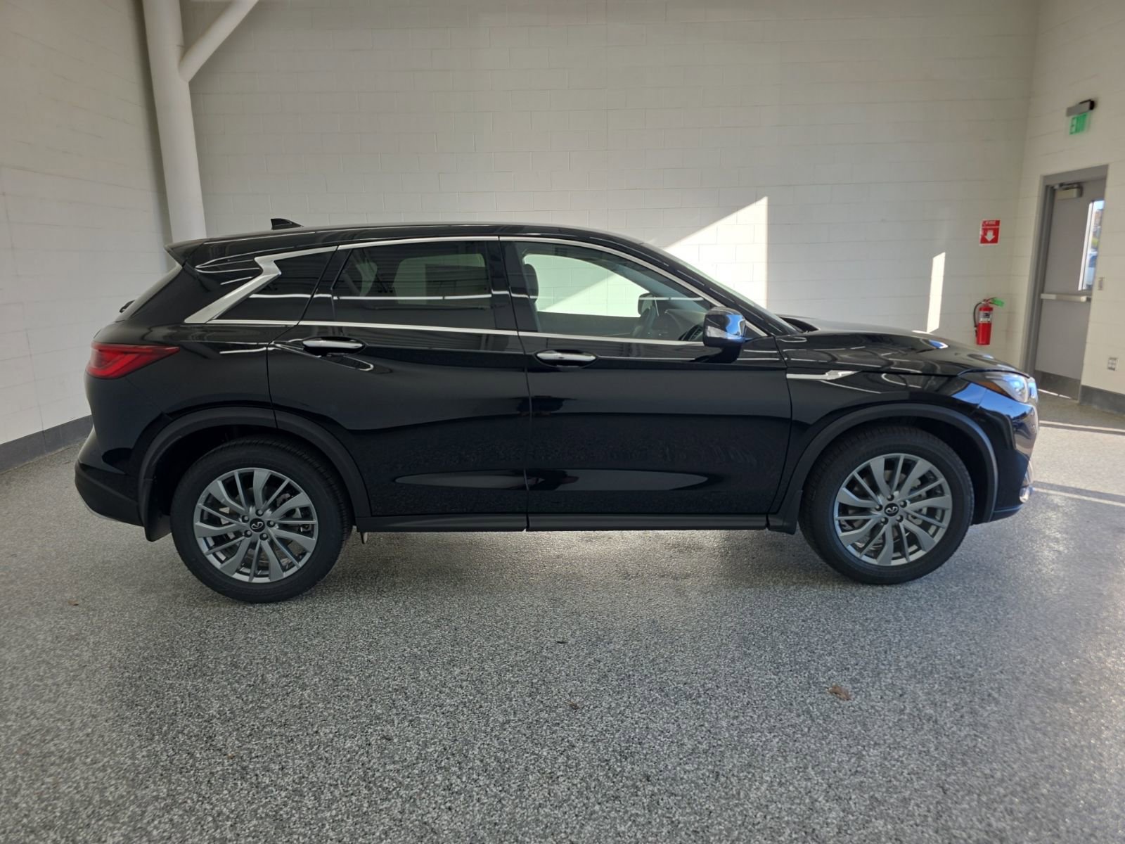 New 2025 INFINITI QX50 Pure image 6