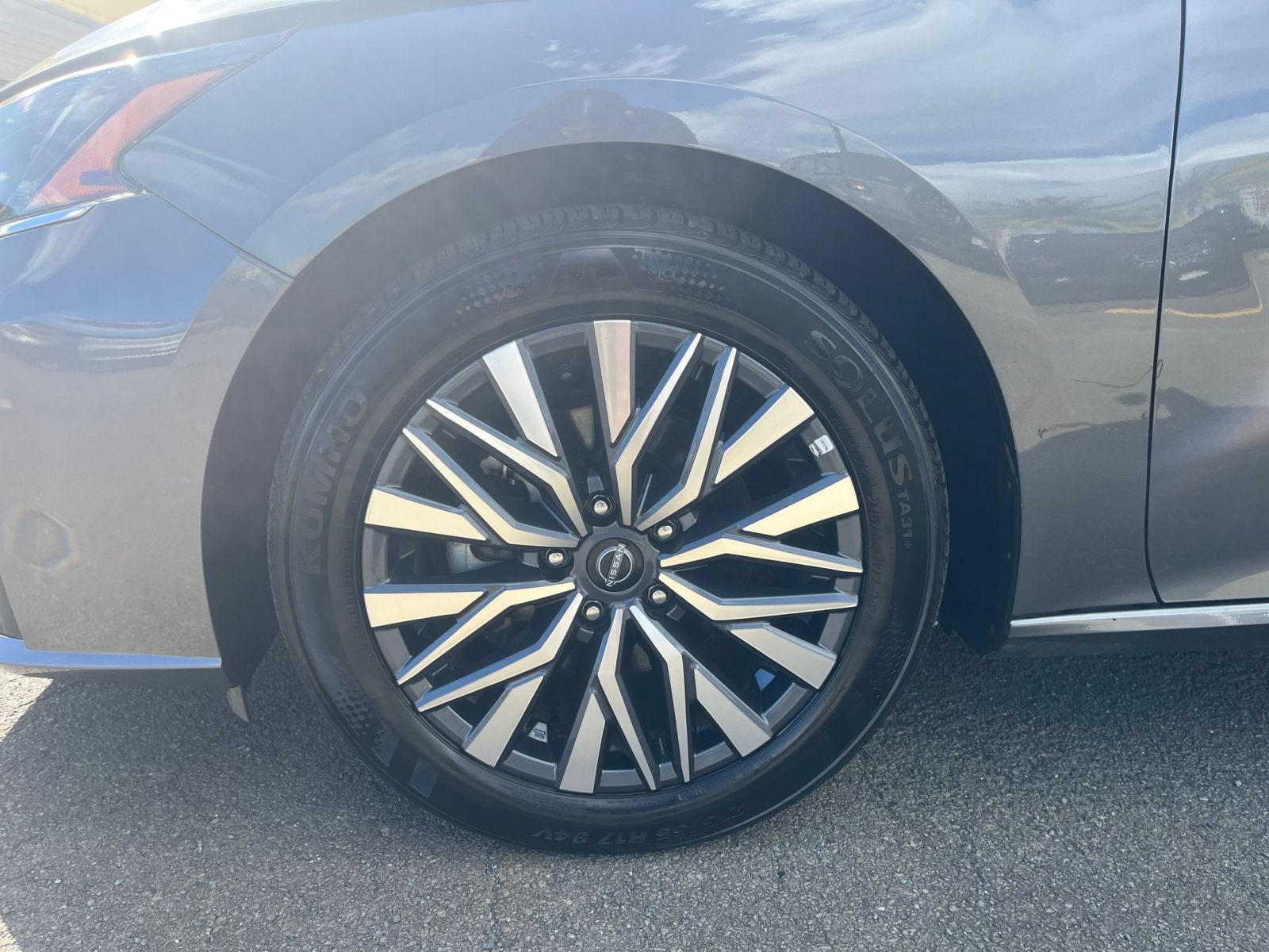 Used 2025 Nissan Altima 2.5 SV FWD image 27