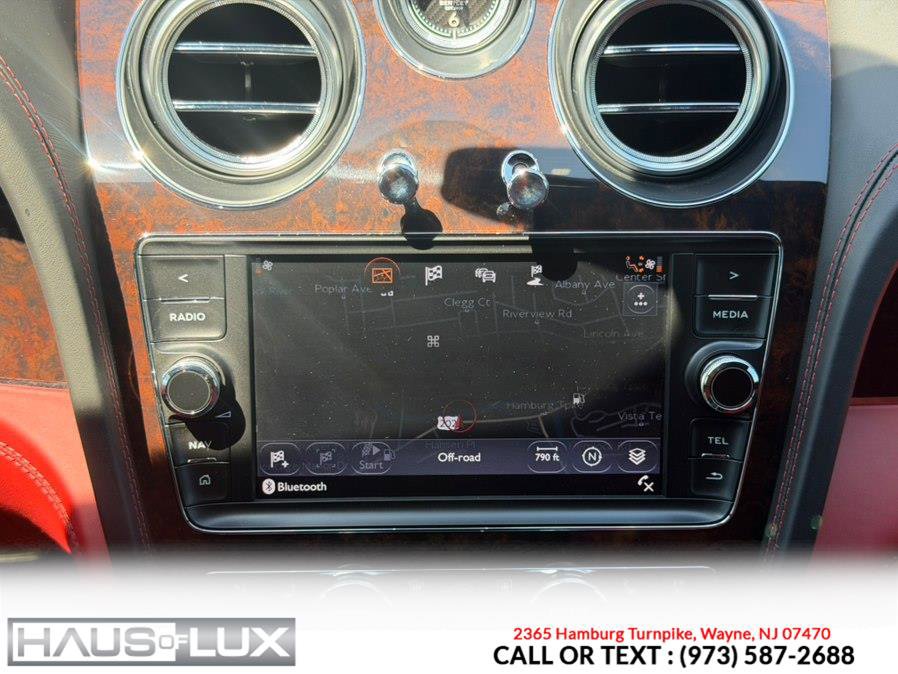 Used 2017 Bentley Bentayga AWD/4WD image 39