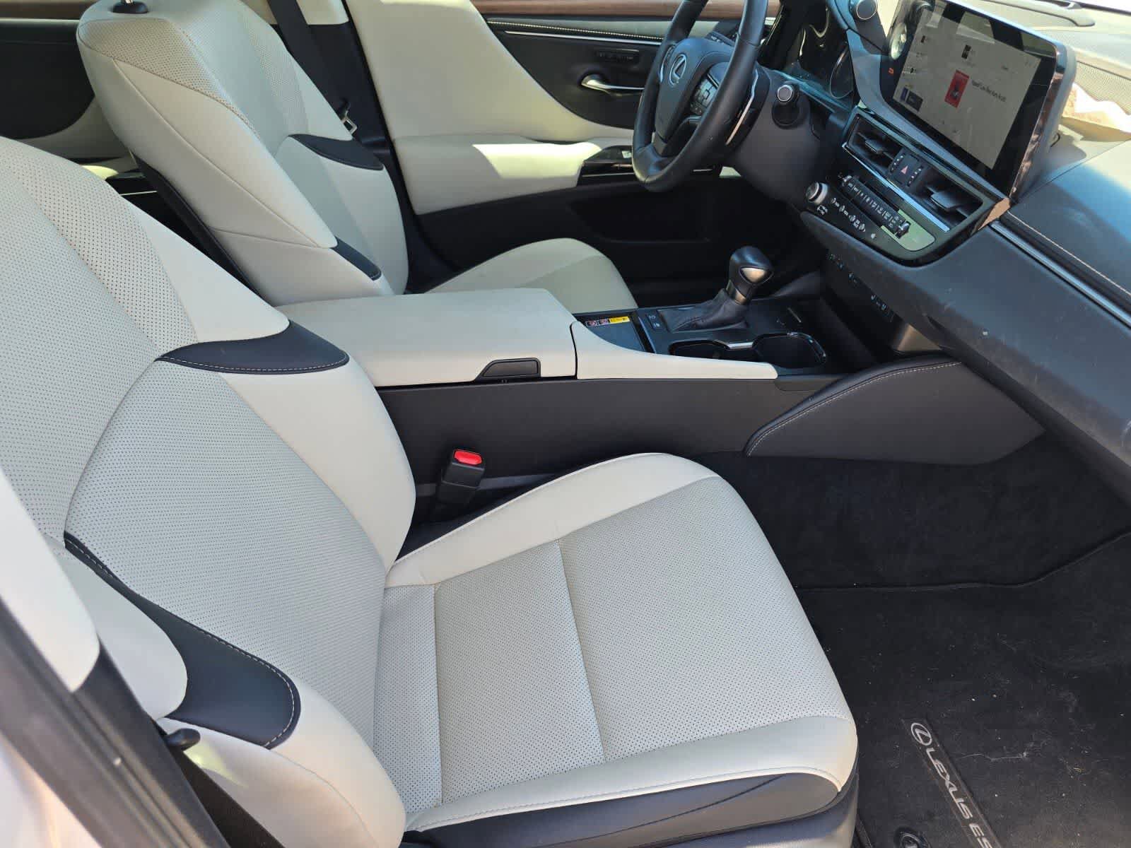Used 2025 Lexus ES 300h w/ Premium Package FWD image 12