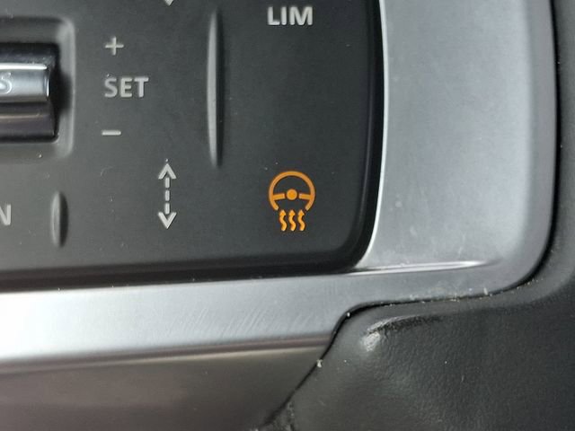 Used 2024 Land Rover Discovery Dynamic SE image 28