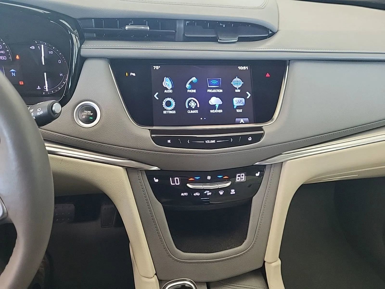 Used 2017 Cadillac XT5 Luxury w/ Driver Awareness Package AWD/4WD image 13