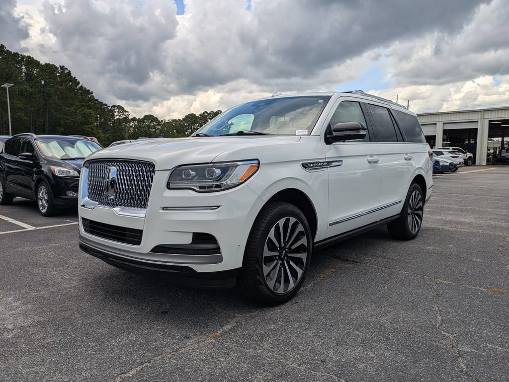 Certified 2022 Lincoln Navigator Reserve AWD/4WD image 9