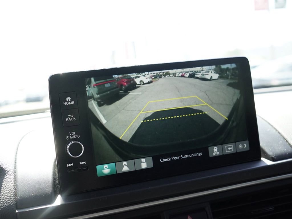 Used 2025 Honda Pilot Touring image 12