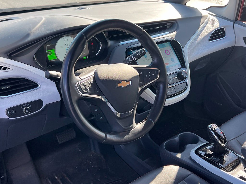 Used 2021 Chevrolet Bolt Premier w/ Infotainment Package FWD image 12