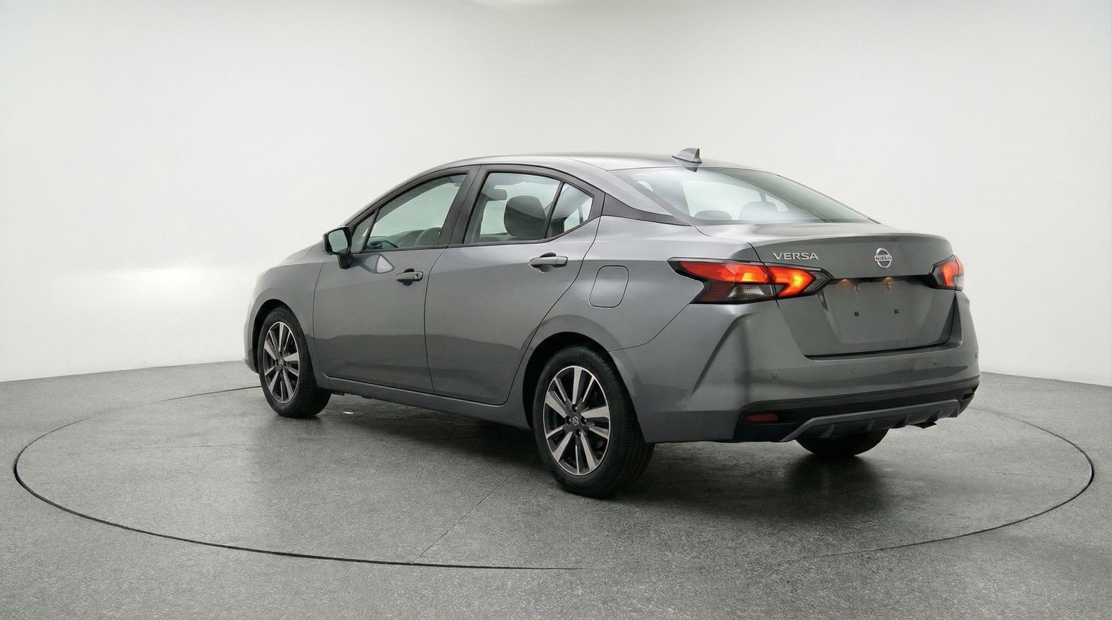 Used 2025 Nissan Versa SV image 6