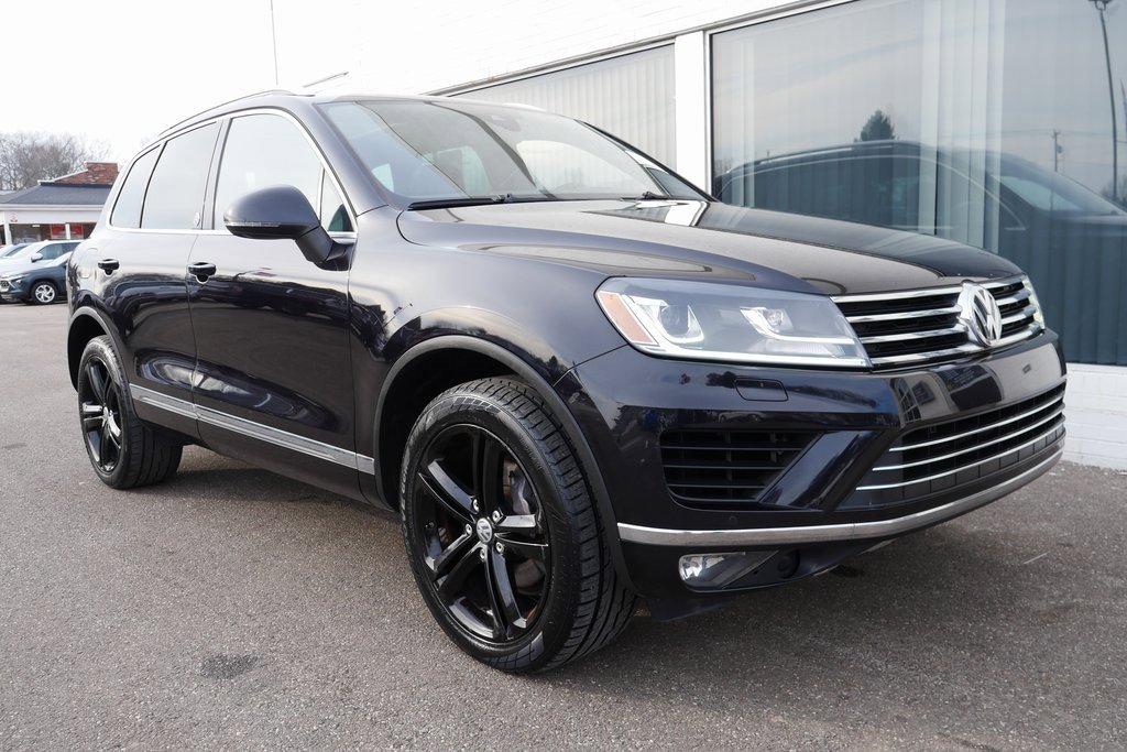 Used 2017 Volkswagen Touareg Wolfsburg Edition image 2