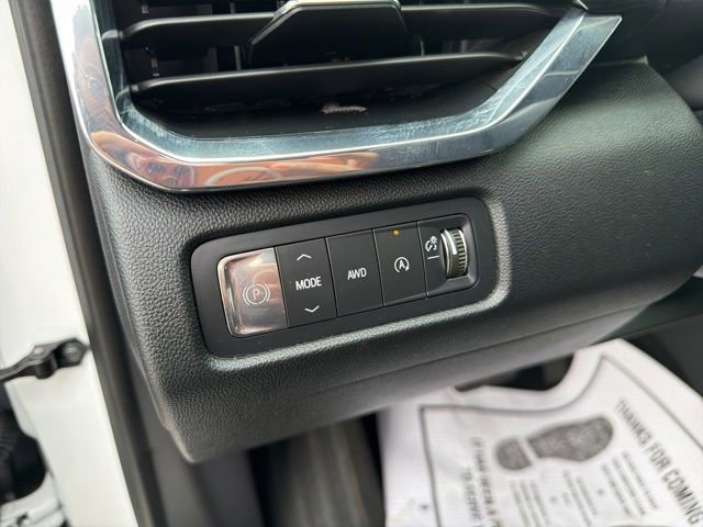 Used 2025 GMC Acadia Elevation image 29