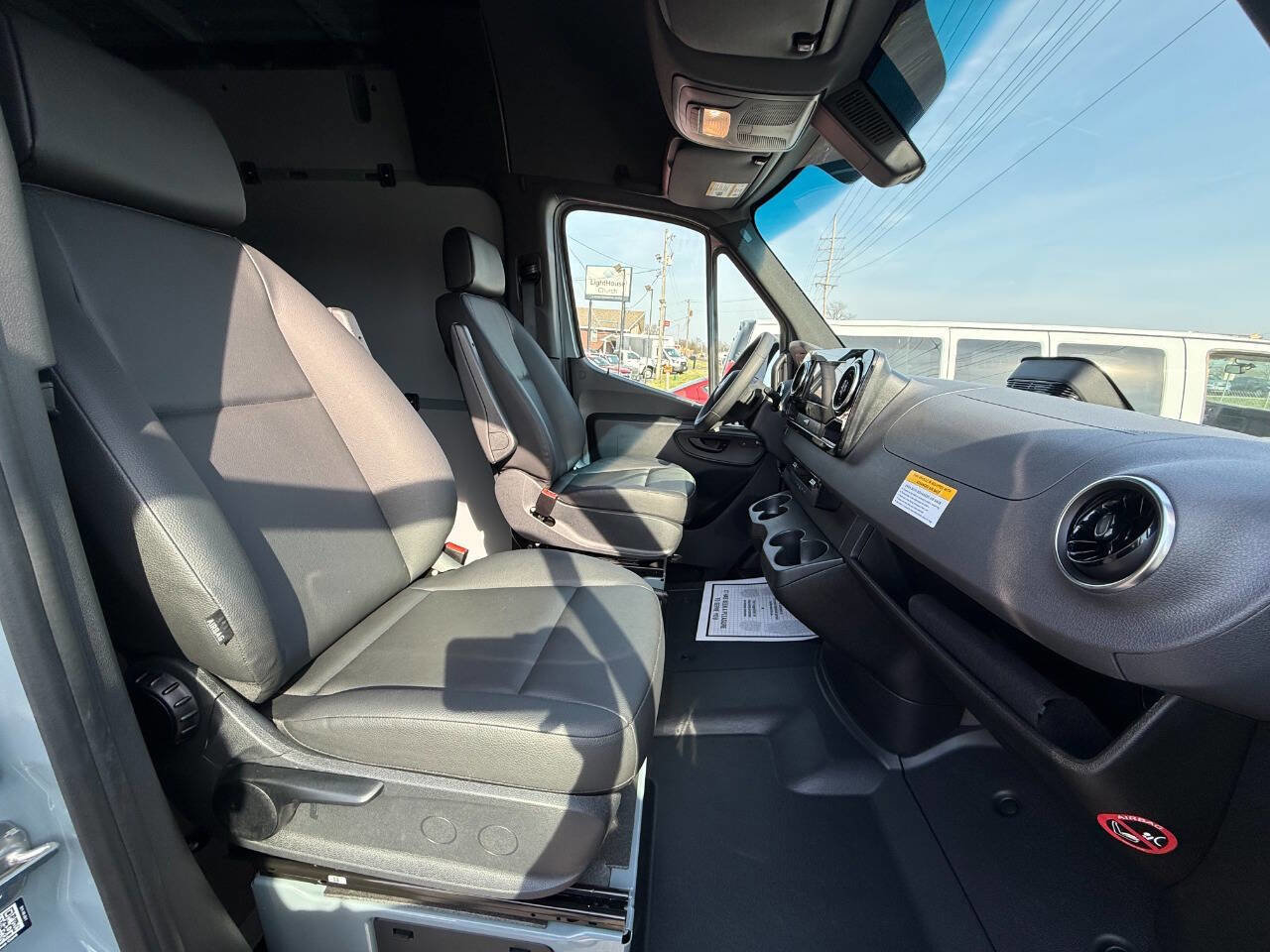 Used 2025 Mercedes-Benz Sprinter 2500 image 9