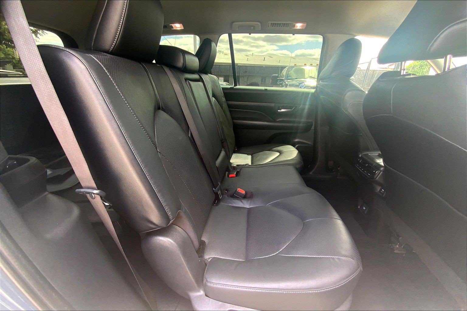 Used 2024 Toyota Grand Highlander AWD image 31