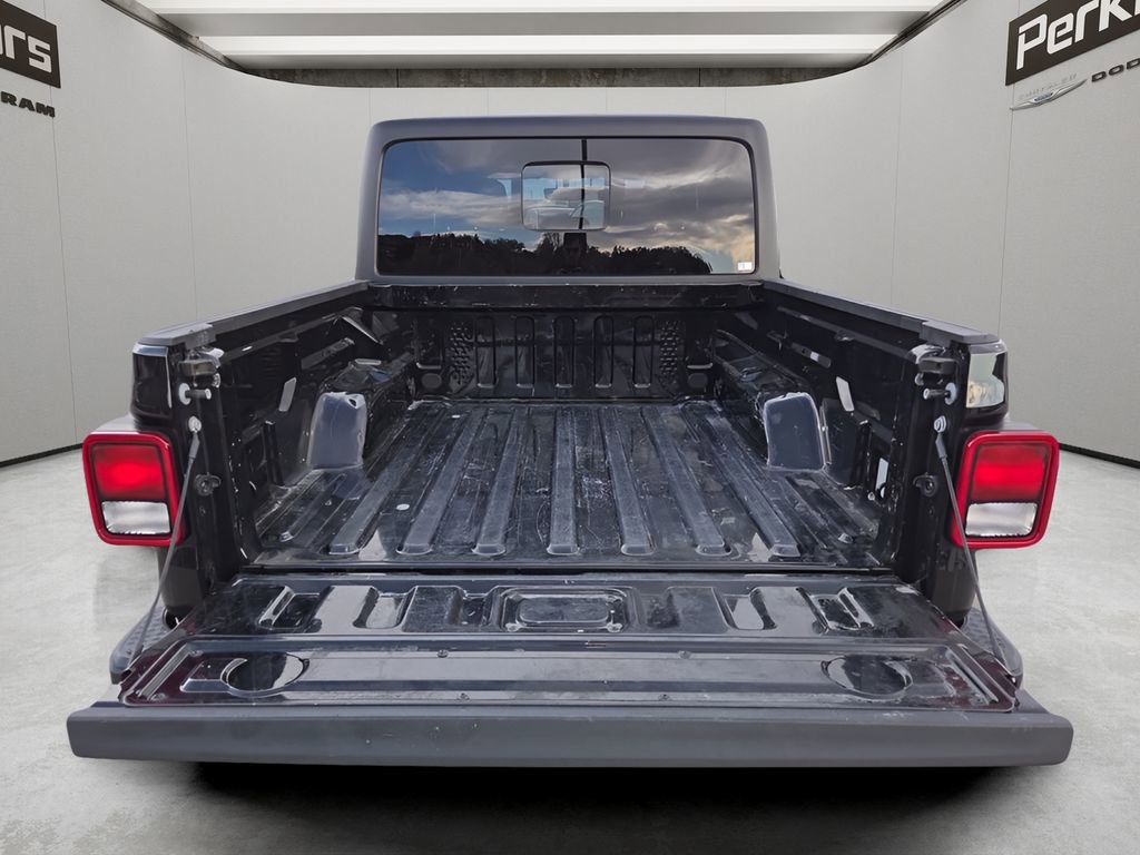 Used 2023 Jeep Gladiator Overland image 22
