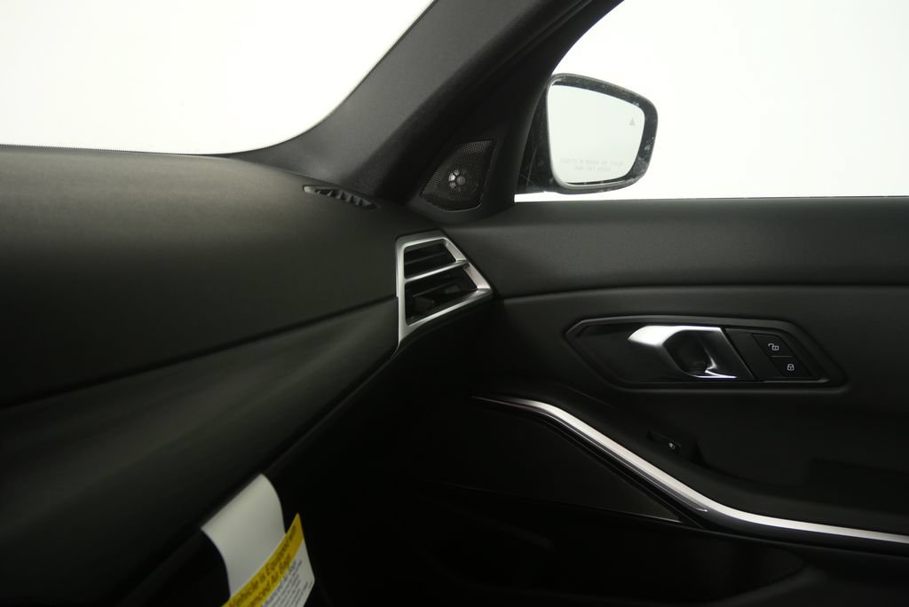 Used 2026 BMW 330i Sedan w/ M Sport Package RWD image 24