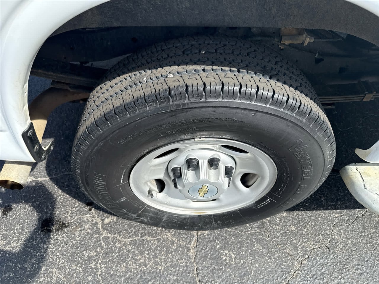 Used 2024 Chevrolet Express 2500 w/ Driver Convenience Package image 9