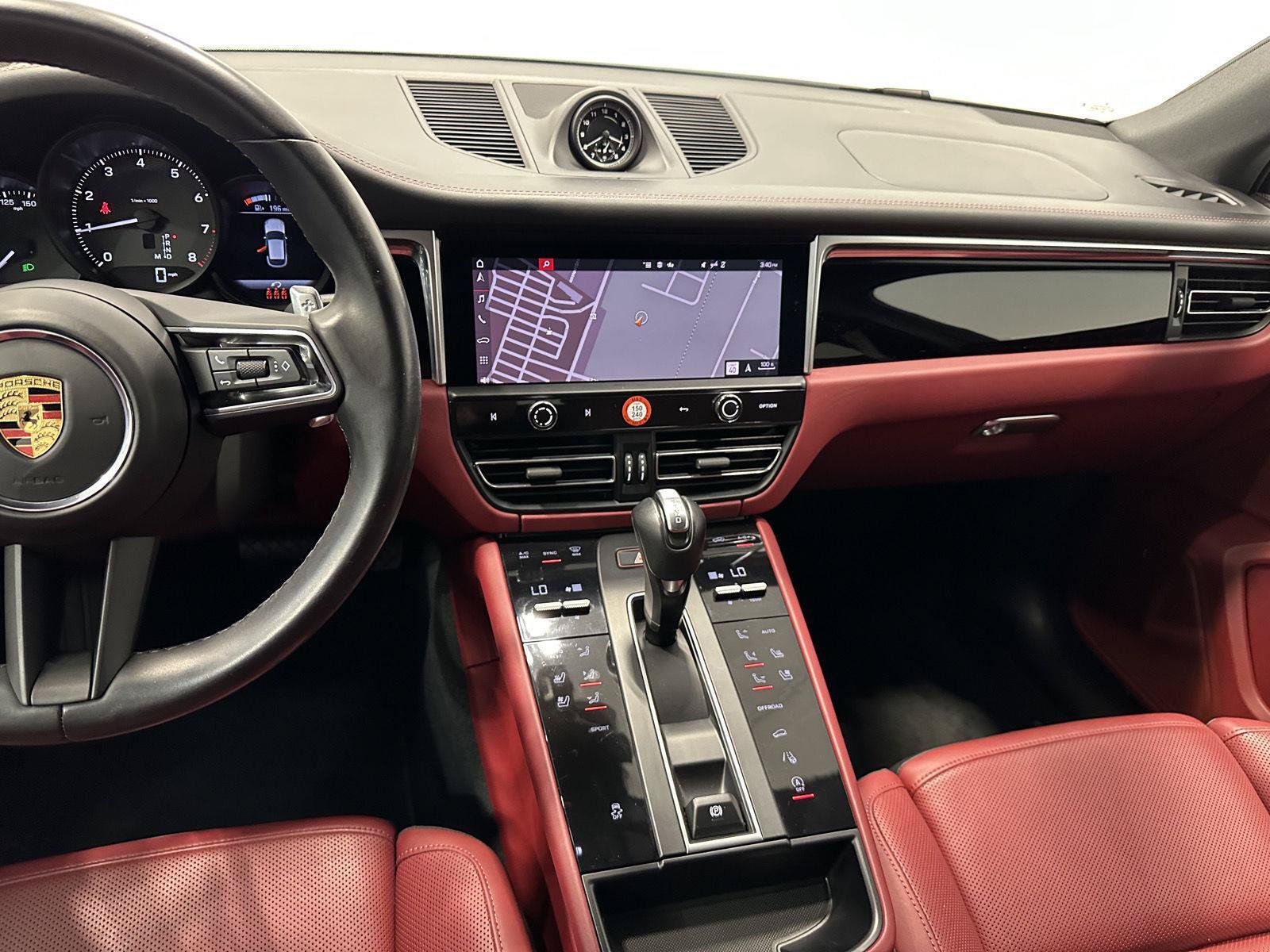 Used 2022 Porsche Macan AWD/4WD image 27