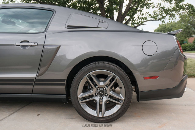 Used 2010 Ford Mustang Shelby GT500 RWD image 5