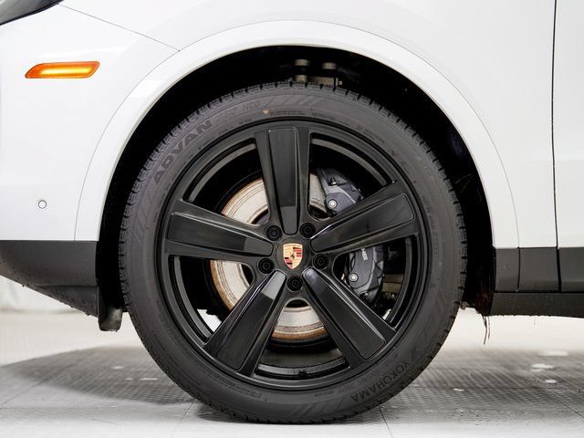 Certified 2025 Porsche Cayenne image 30