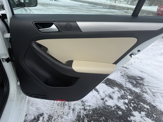 Used 2017 Volkswagen Jetta SE image 41