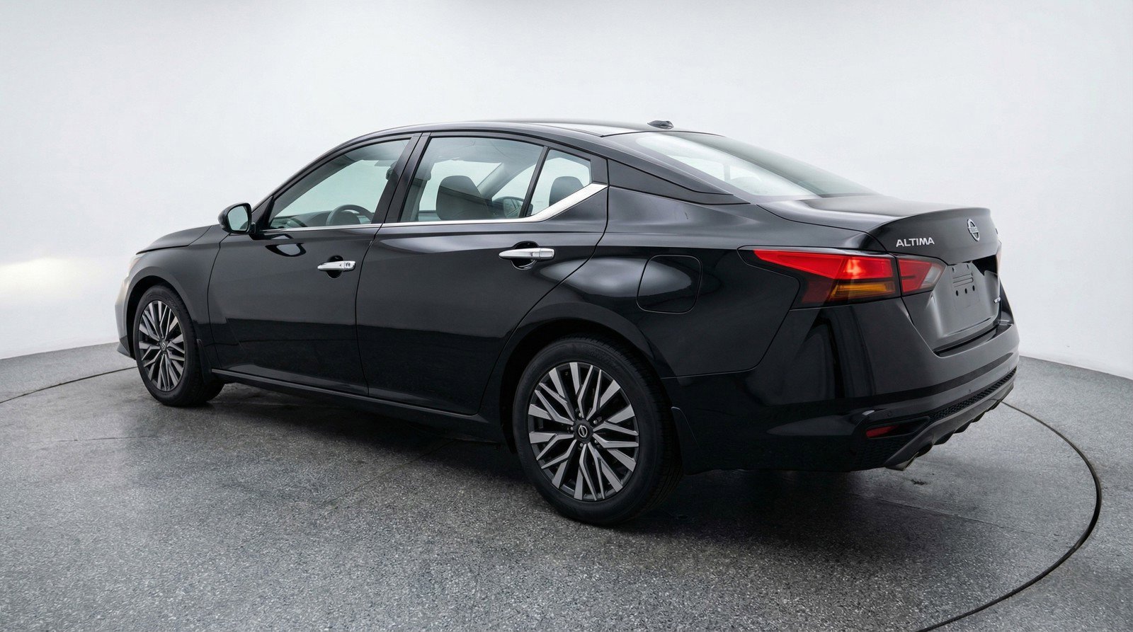 Used 2025 Nissan Altima 2.5 SV image 6