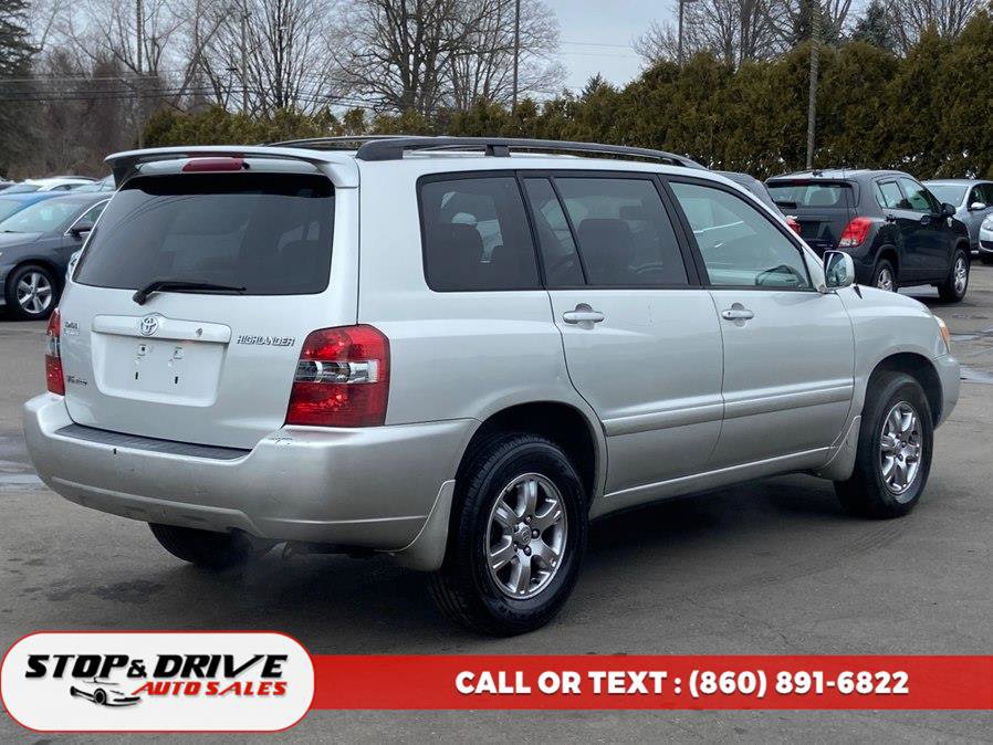 Used 2005 Toyota Highlander 4WD V6 w/ 3rd Row image 5