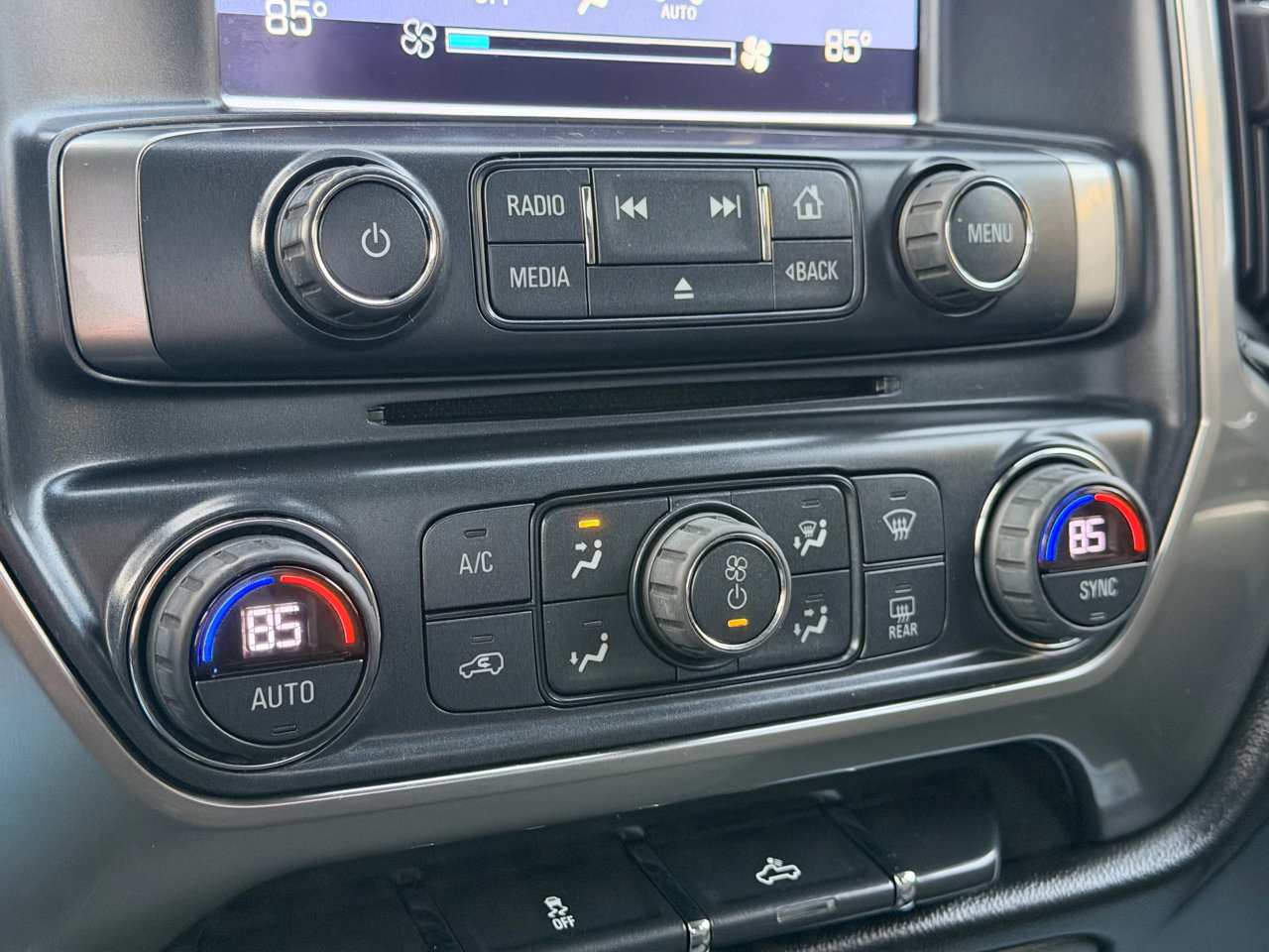 Used 2018 Chevrolet Silverado 1500 LT w/ LT Eassist Package image 27