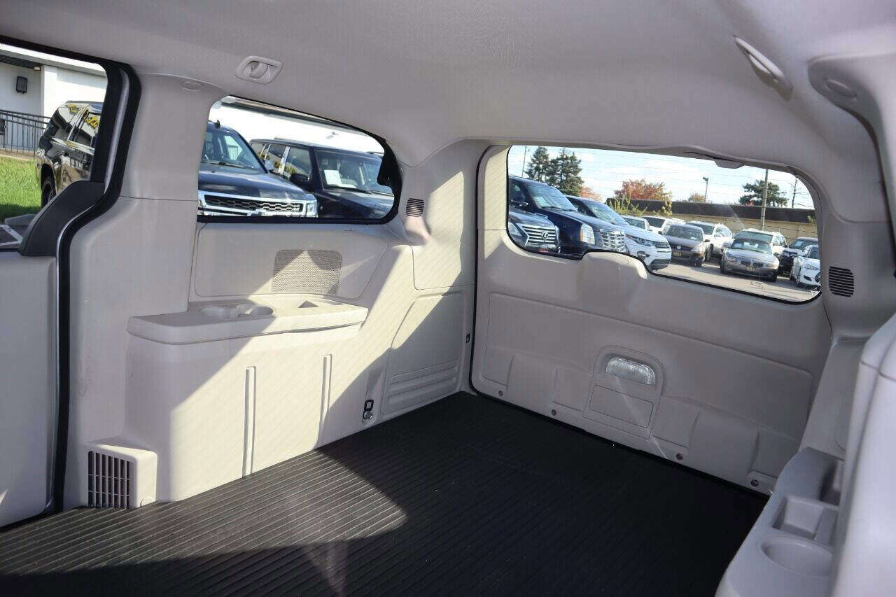 Used 2013 RAM C/V Tradesman image 16