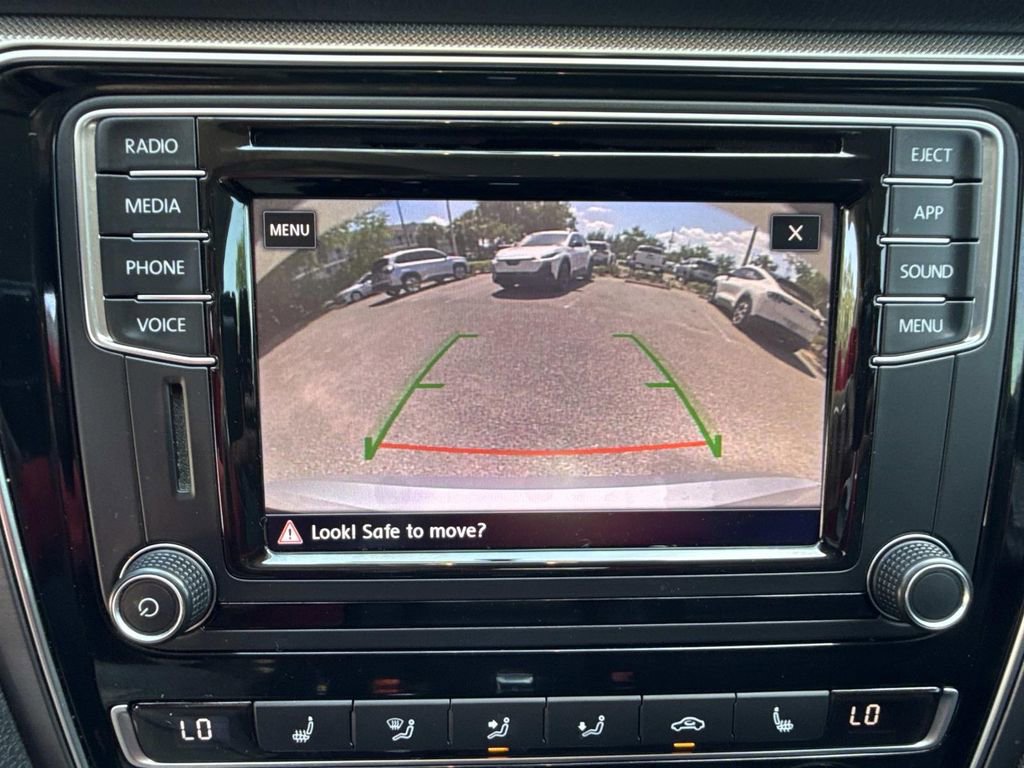 Used 2018 Volkswagen Passat 2.0T R-Line w/ R-Line Lighting Package FWD image 32