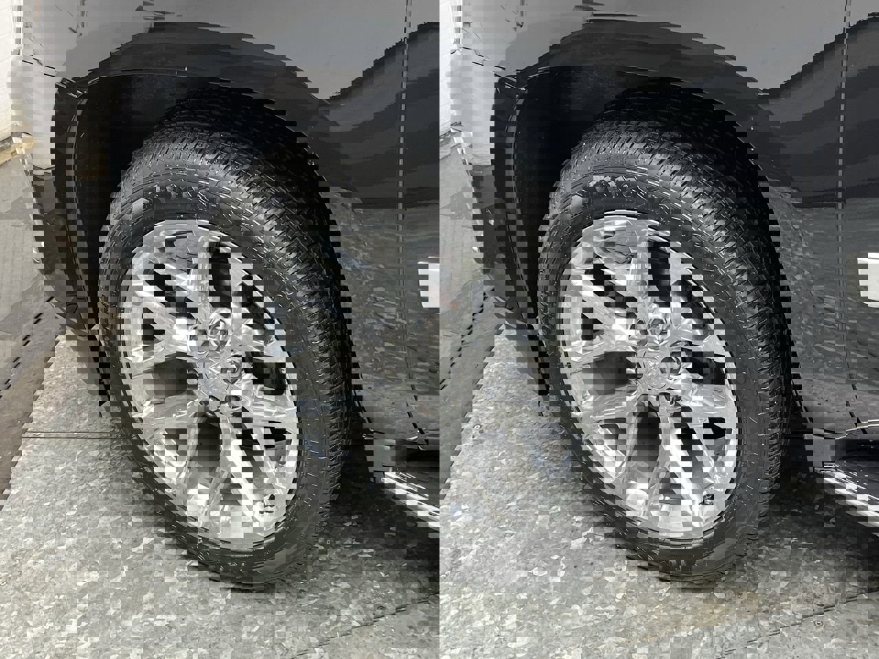 Used 2019 Cadillac Escalade ESV Premium Luxury image 39