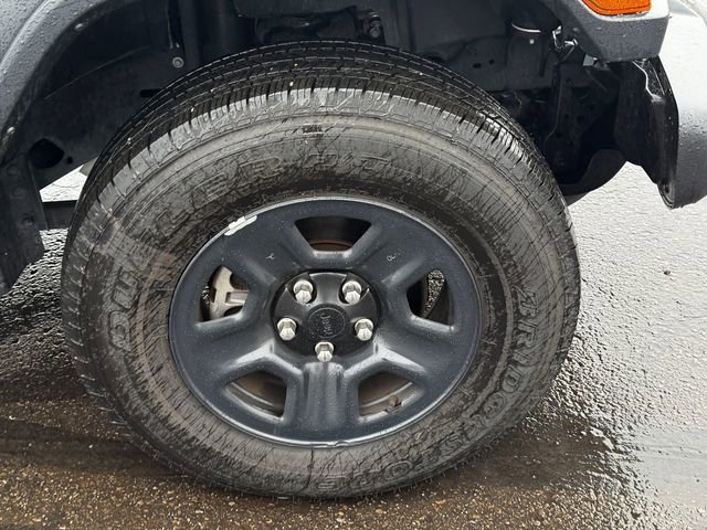 Certified 2024 Jeep Gladiator Sport image 9