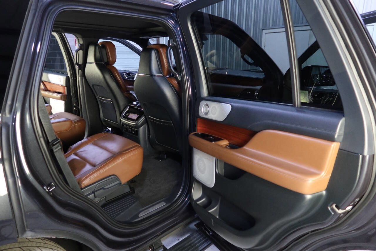 Used 2024 Lincoln Navigator Reserve image 12
