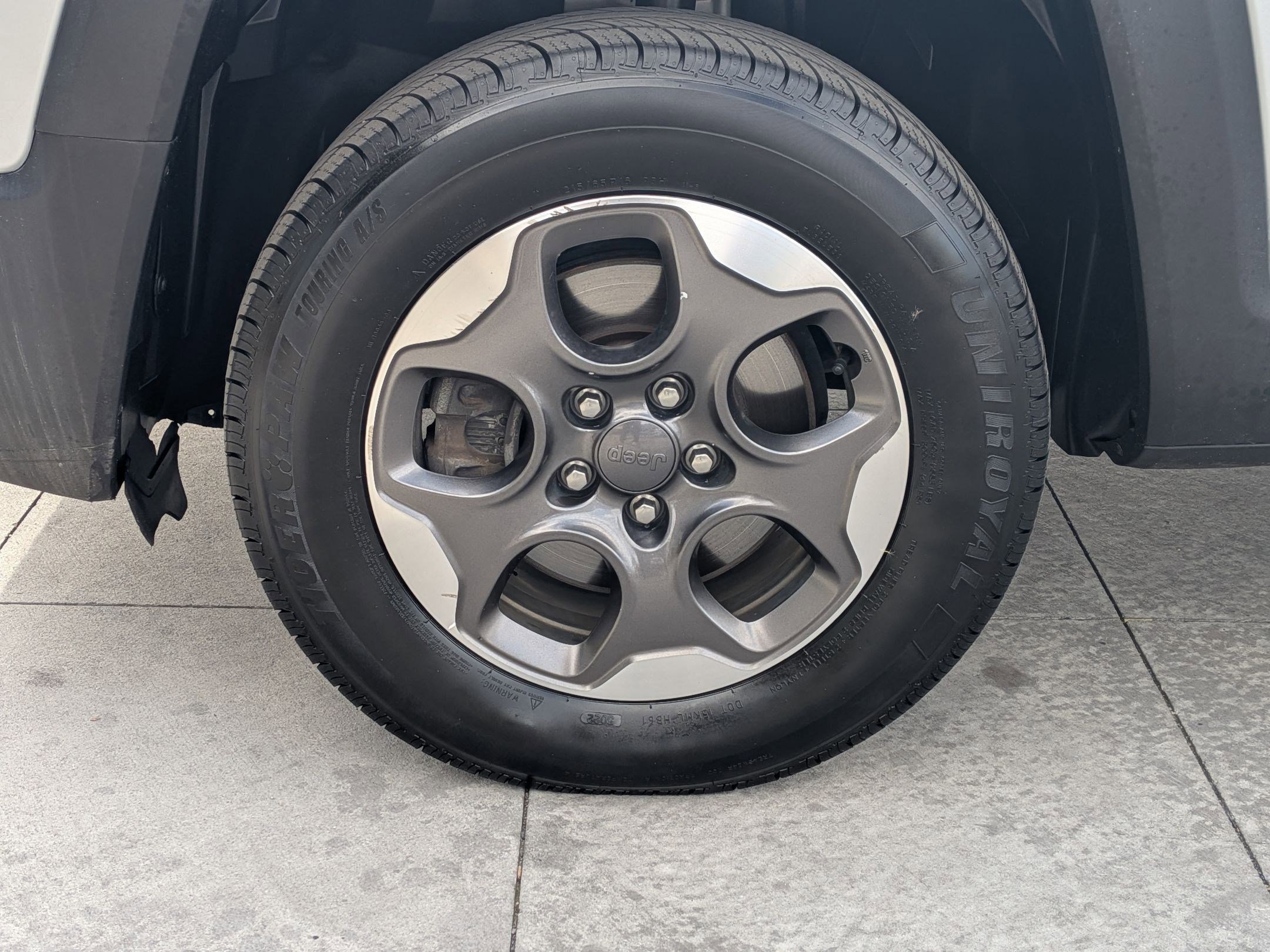 Used 2017 Jeep Renegade Sport w/ Power & Air Group image 12