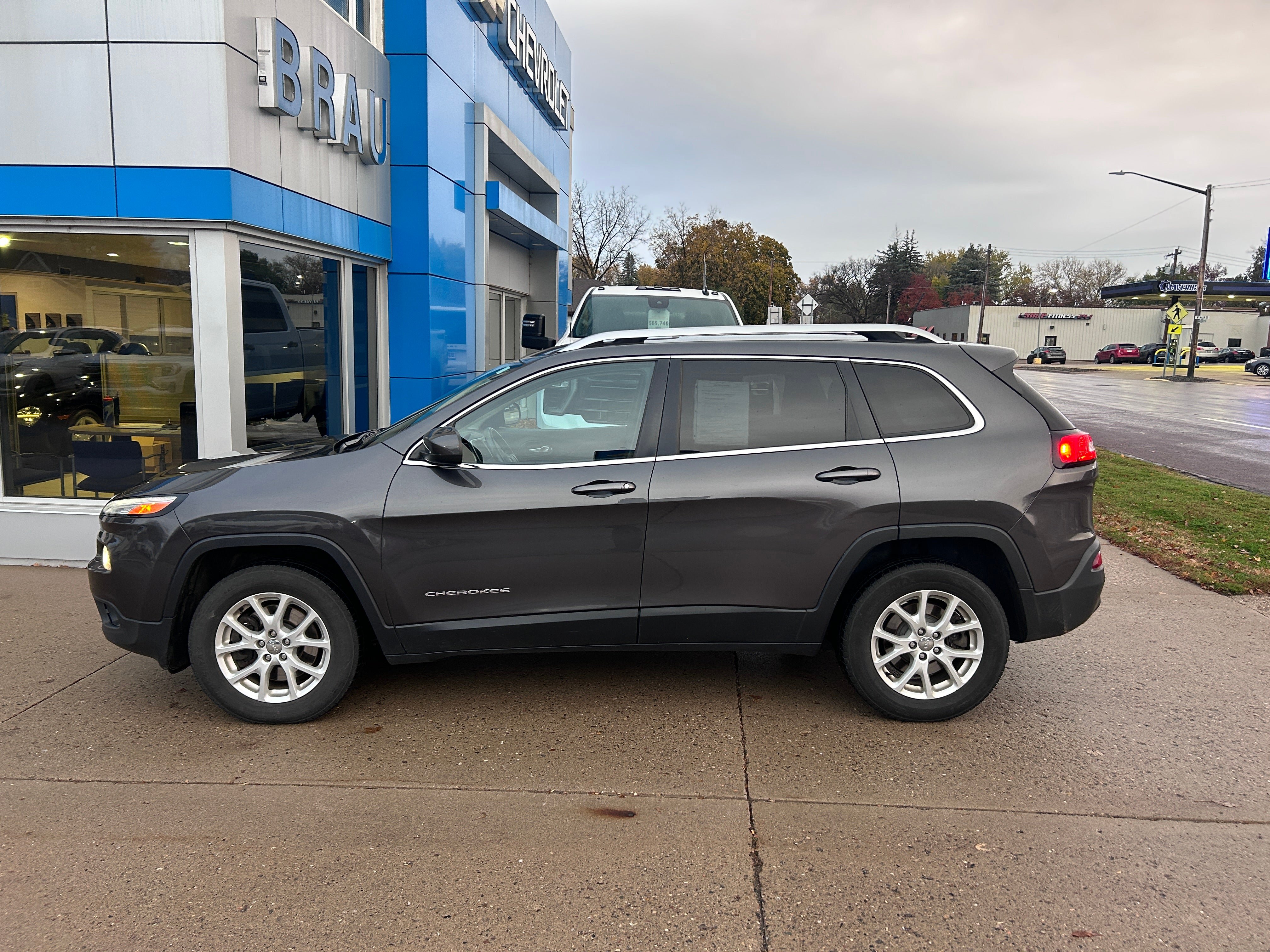 Used 2015 Jeep Cherokee Latitude w/ Cold Weather Group AWD/4WD image 1