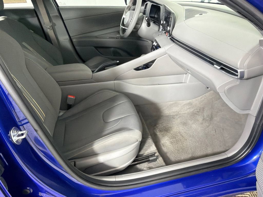 Used 2025 Hyundai Elantra Sport image 13