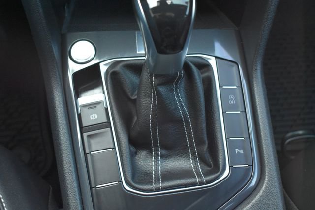 Used 2022 Volkswagen Tiguan SE R-Line image 28