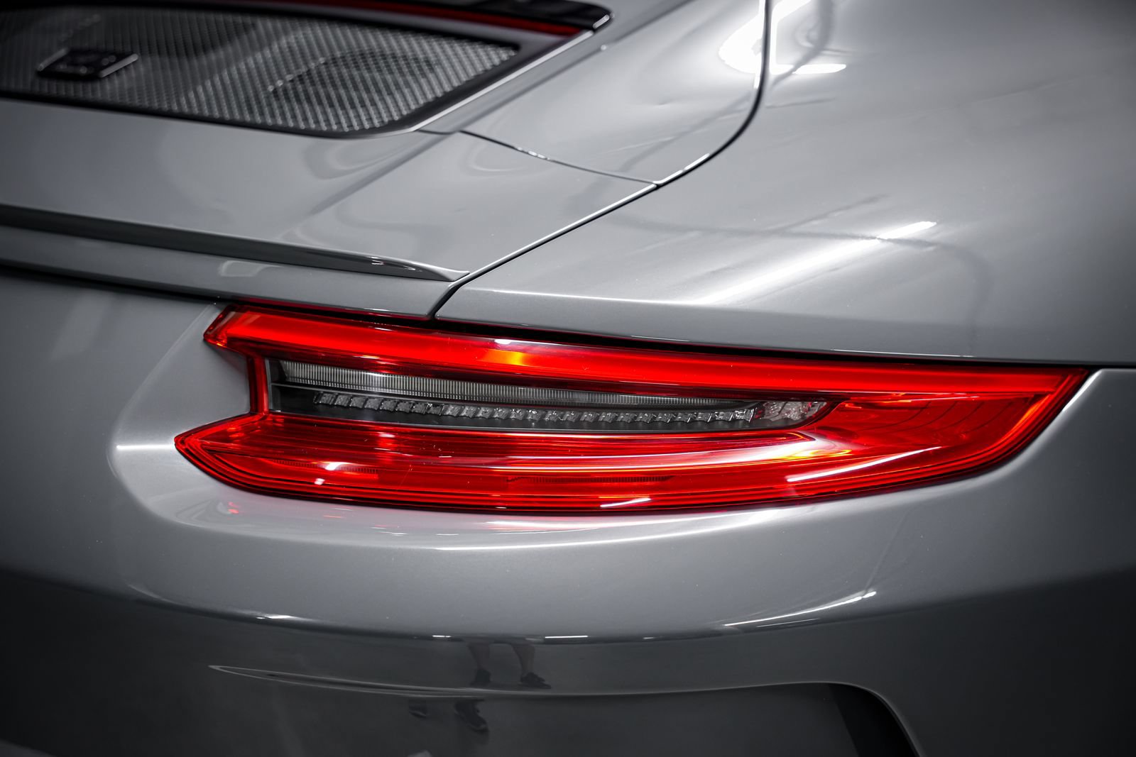 Used 2018 Porsche 911 GT3 RWD image 36