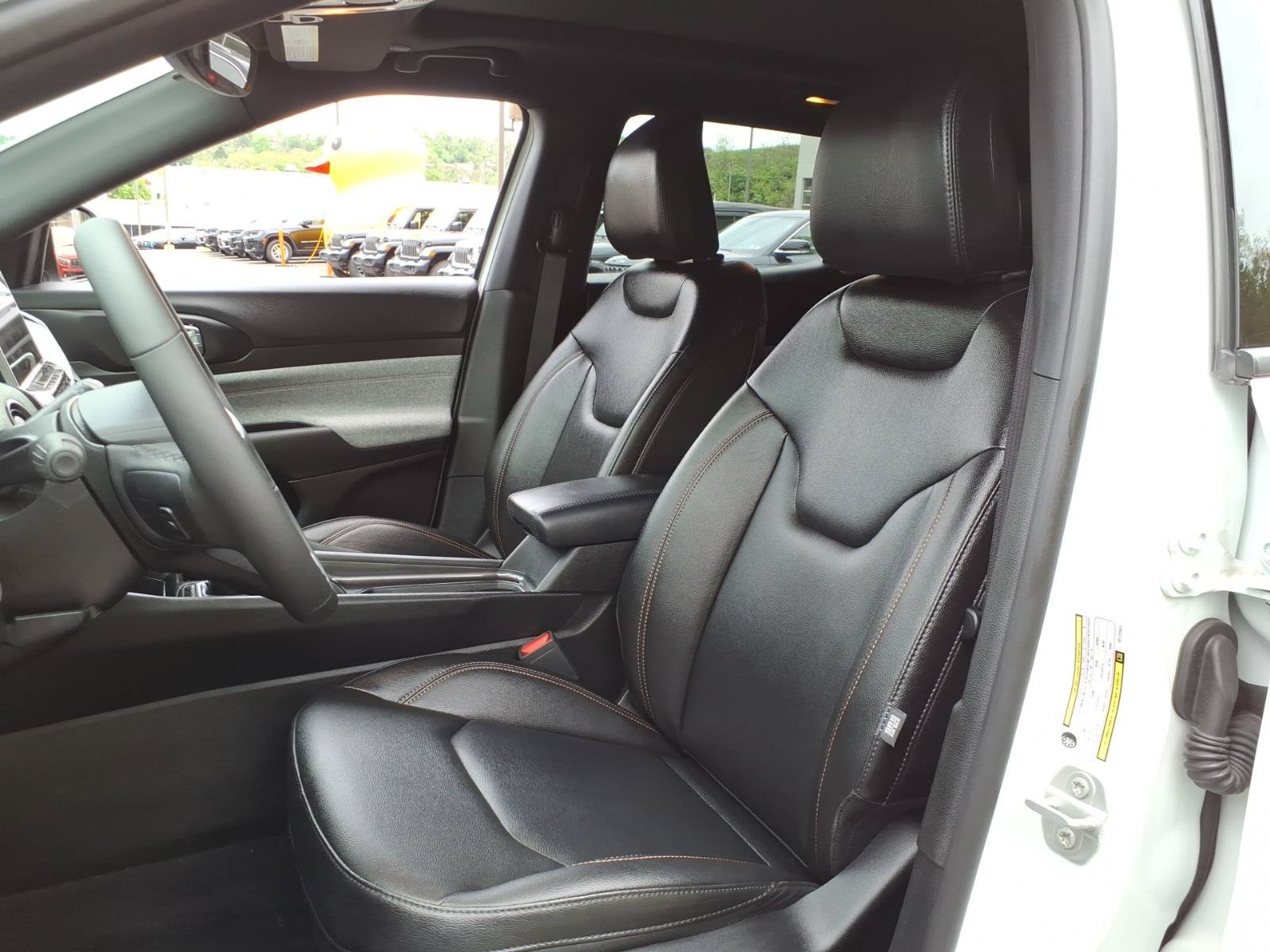 Certified 2024 Jeep Compass Latitude w/ Sun and Sound Group AWD/4WD image 8