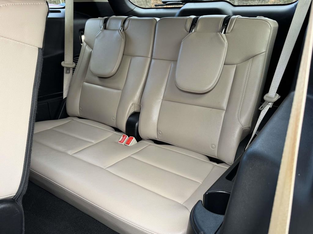 Used 2024 Ford Explorer Limited image 16