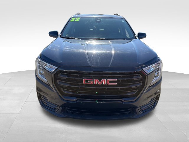 Used 2022 GMC Terrain SLE w/ Driver Convenience Package FWD image 2