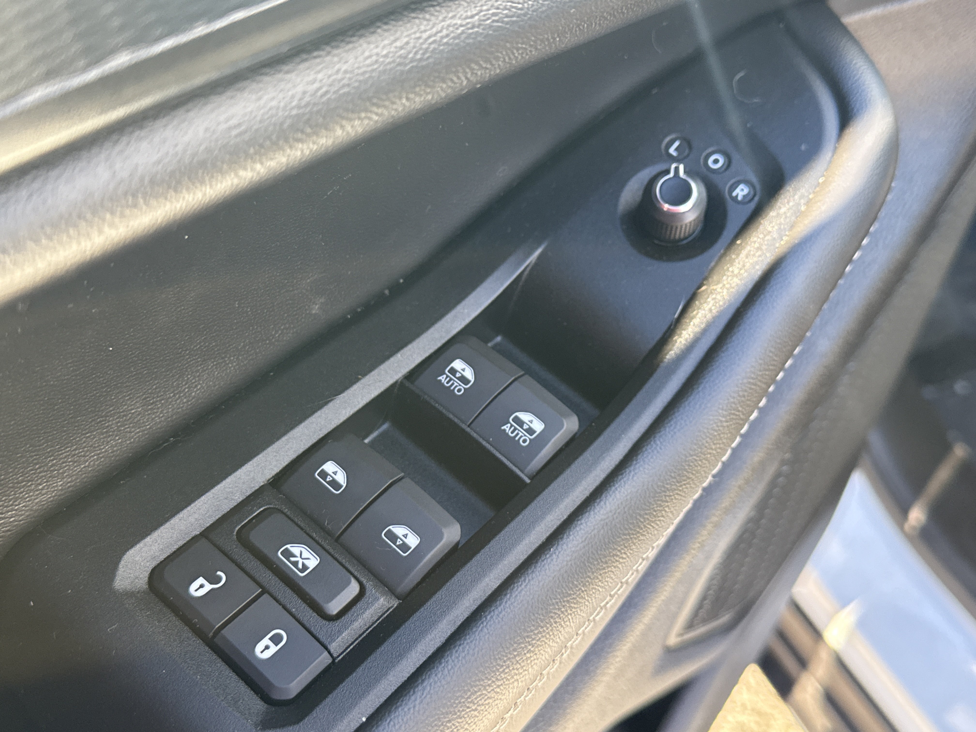 Used 2025 Jeep Grand Cherokee L Altitude AWD/4WD image 18