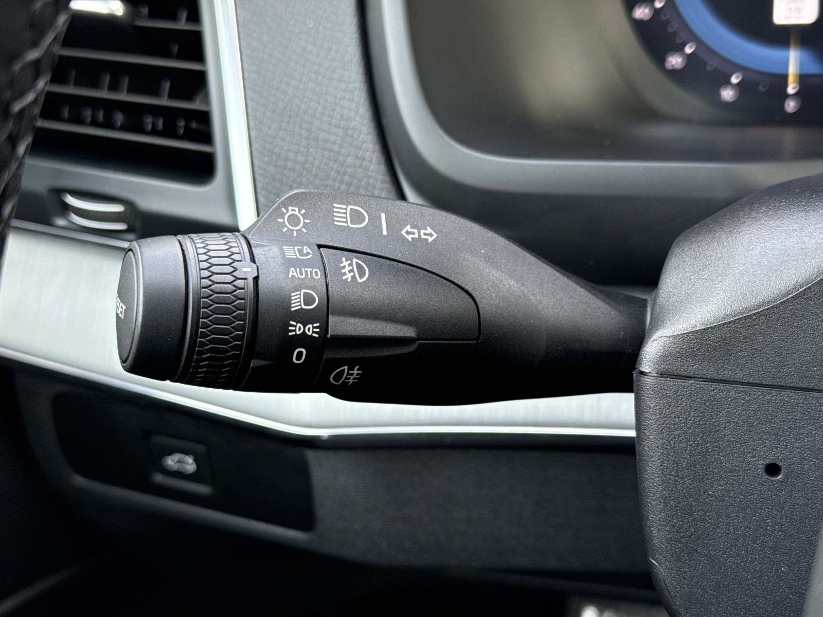 Used 2024 Volvo XC90 B5 Core w/ Protection Package Premier image 10