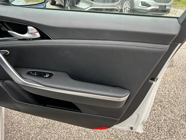 Used 2020 Kia Stinger GT-Line image 30