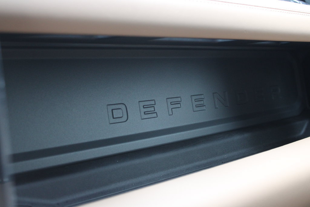 New 2026 Land Rover Defender 130 X-Dynamic SE AWD/4WD image 27