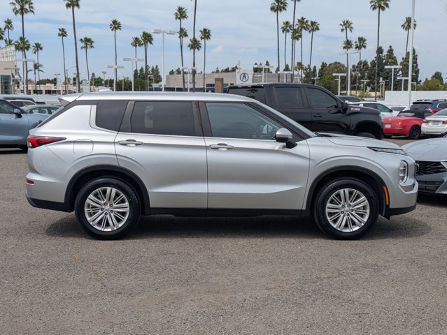 Used 2024 Mitsubishi Outlander ES image 4