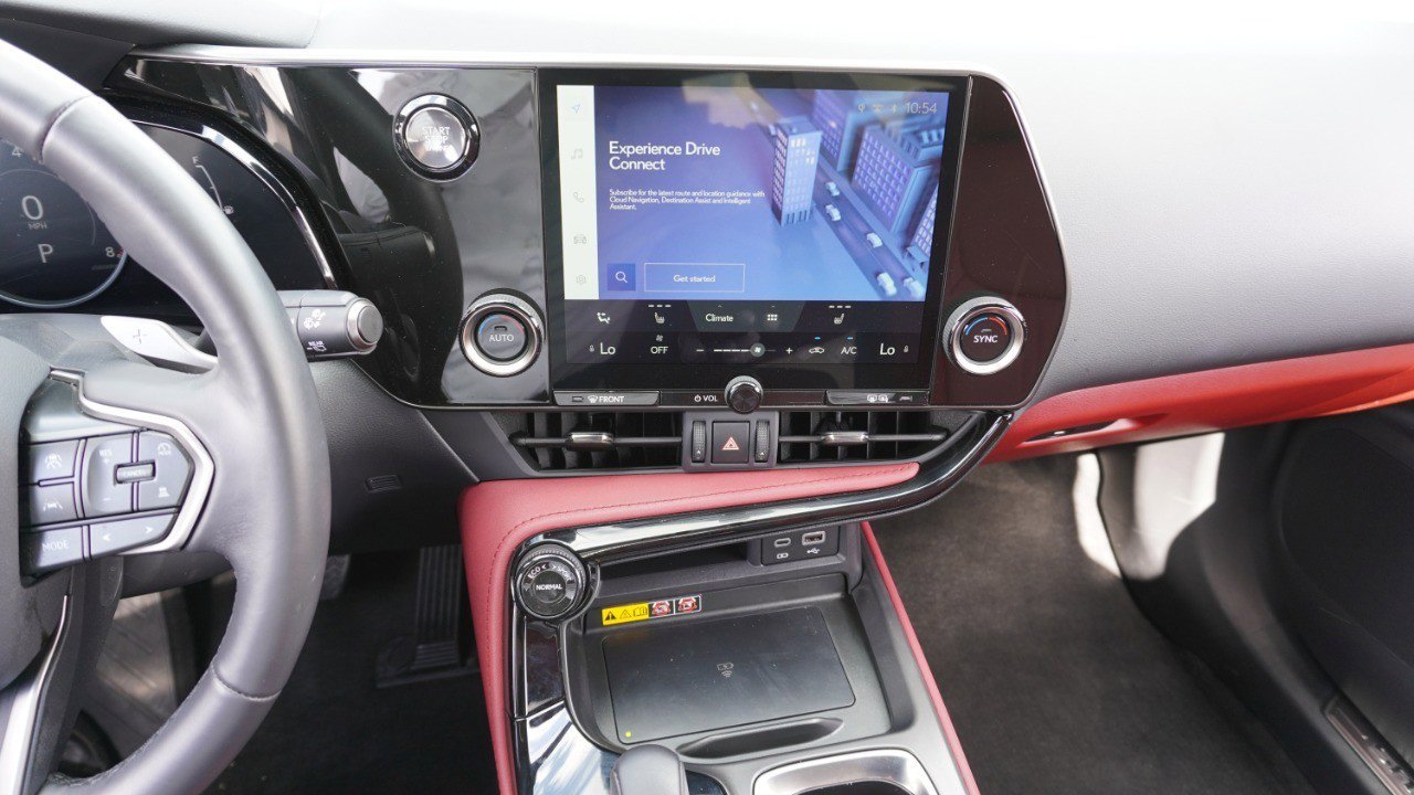 Used 2025 Lexus NX 250 FWD w/ Towing Package (2000 Lbs) image 16