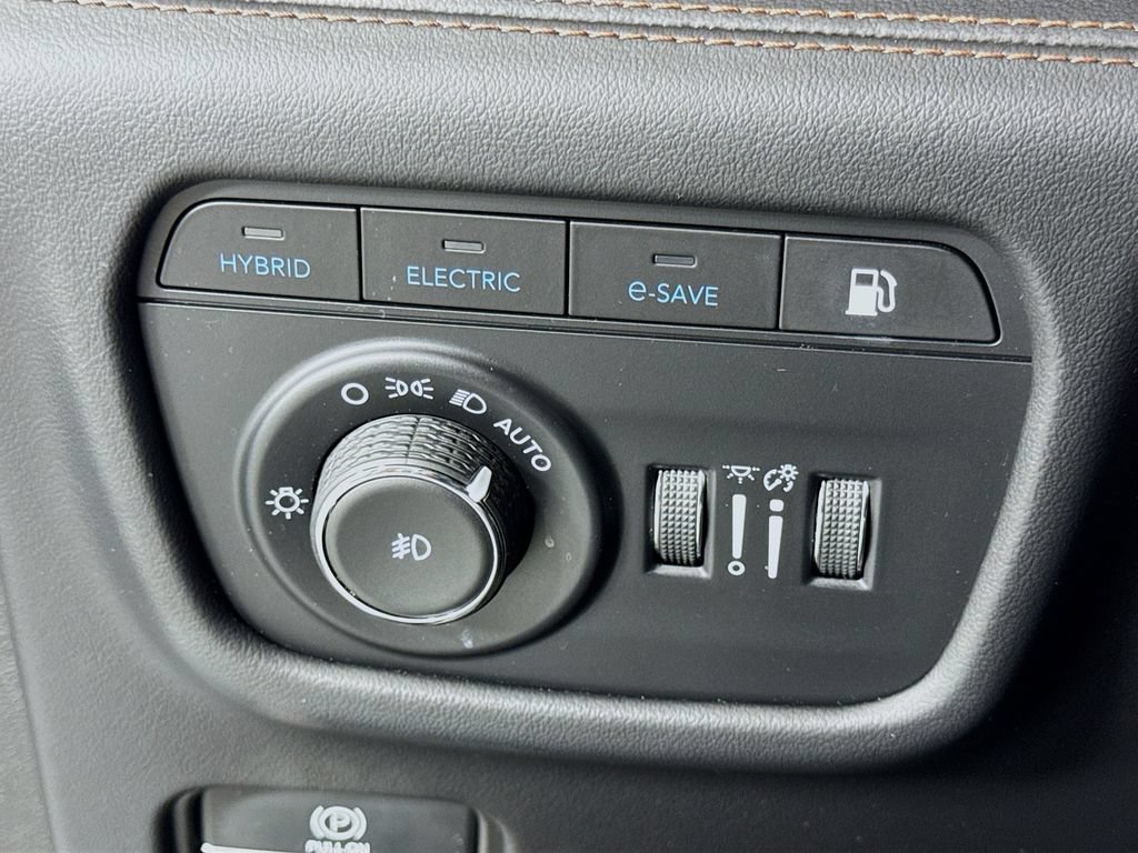 Used 2022 Jeep Grand Cherokee Summit AWD/4WD image 17